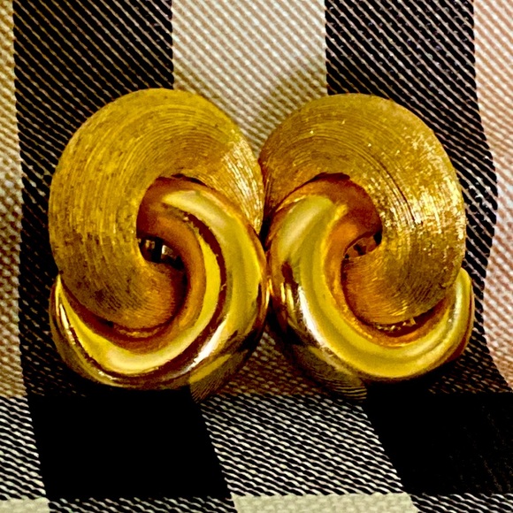 Christian Dior Vintage Signature Clip on Earrings - Picture 2 of 16